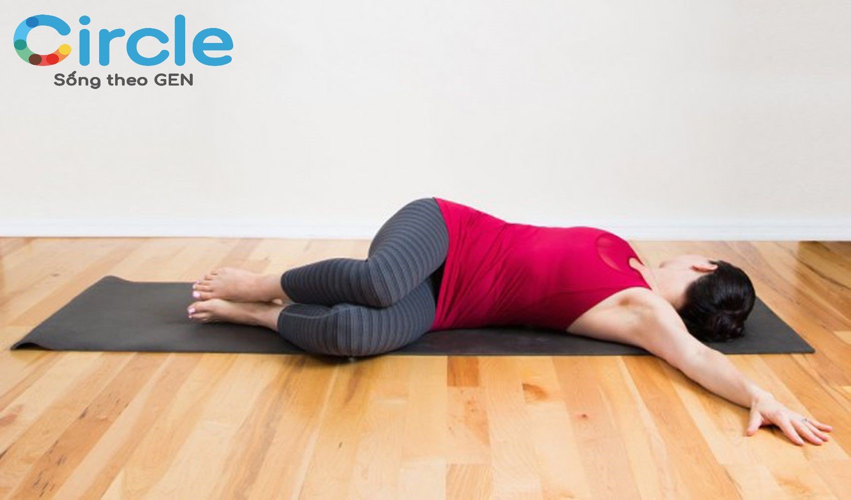 Bài tập thể dục về xương khớp này giúp kéo giãn cột sống, thắt lưng, giảm nhức mỏi lưng, tăng cường độ chắc khỏe cột sống.