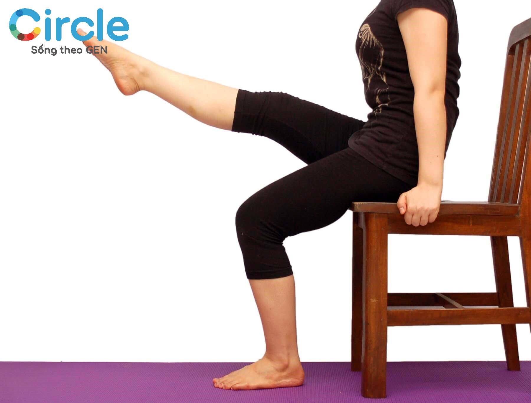 Bài tập thể dục xương khớp nâng chân đơn nhằm tăng cường cơ bắp xung quanh khu vực đầu gối.