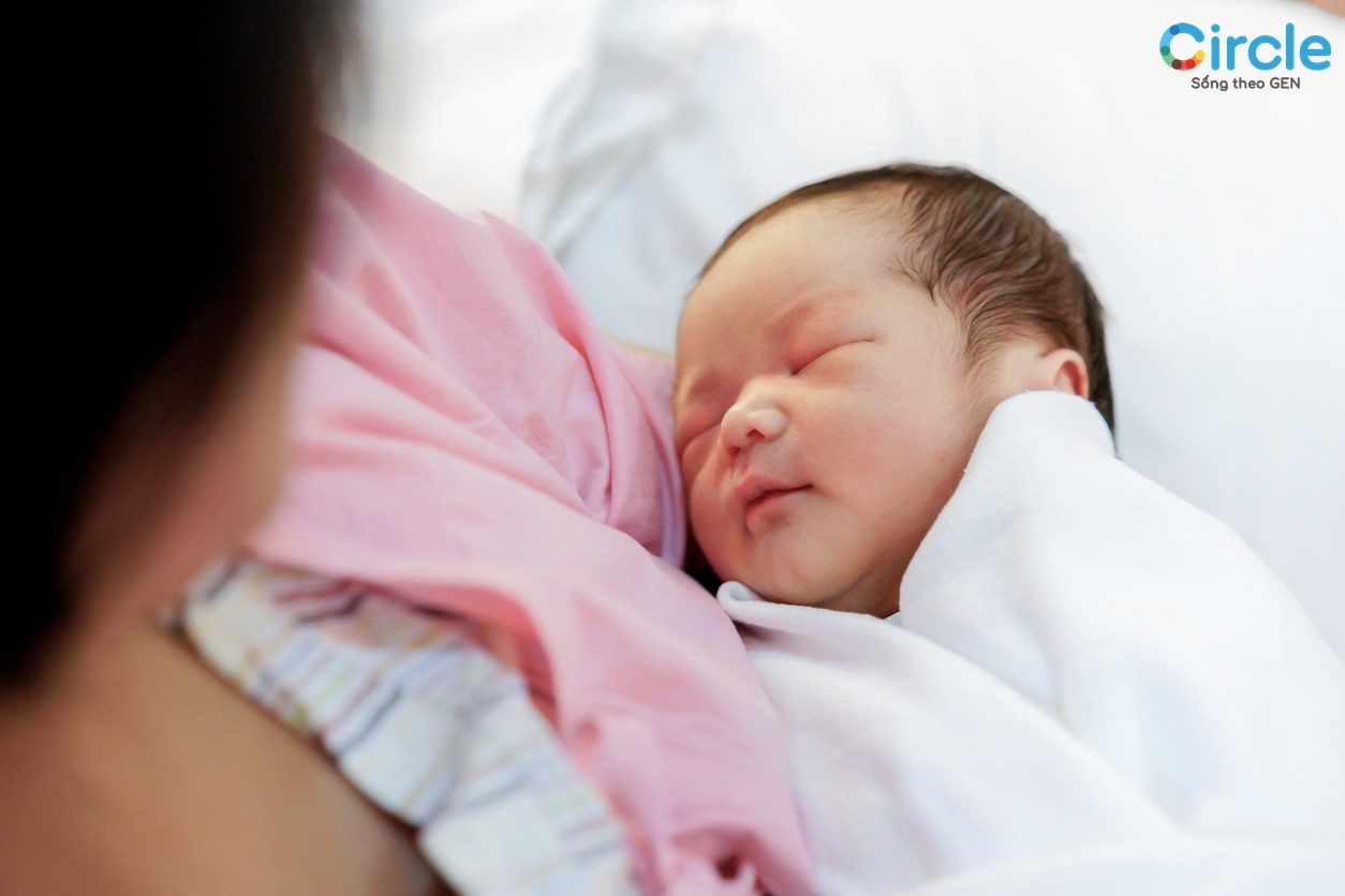 Bé bú ít ngủ nhiều có tốt không? 